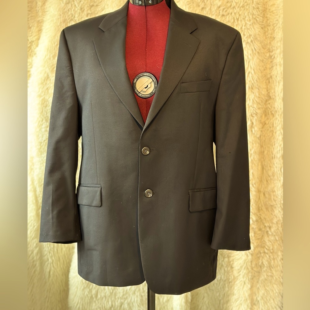 Ralph Lauren Navy Mens Two Button Blazer. 42 Short 100% Wool and fully lined.